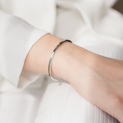 The Suwan Cuff | Celestial White - กำไลข้อมือท้าวเวสสุวรรณบันดาลทรัพย์ - The Vessavana Series - Harmenstone Thailand